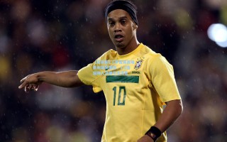 【足彩网】C罗苦笑离场折射球队困境，1-2落后换人决策引发深思